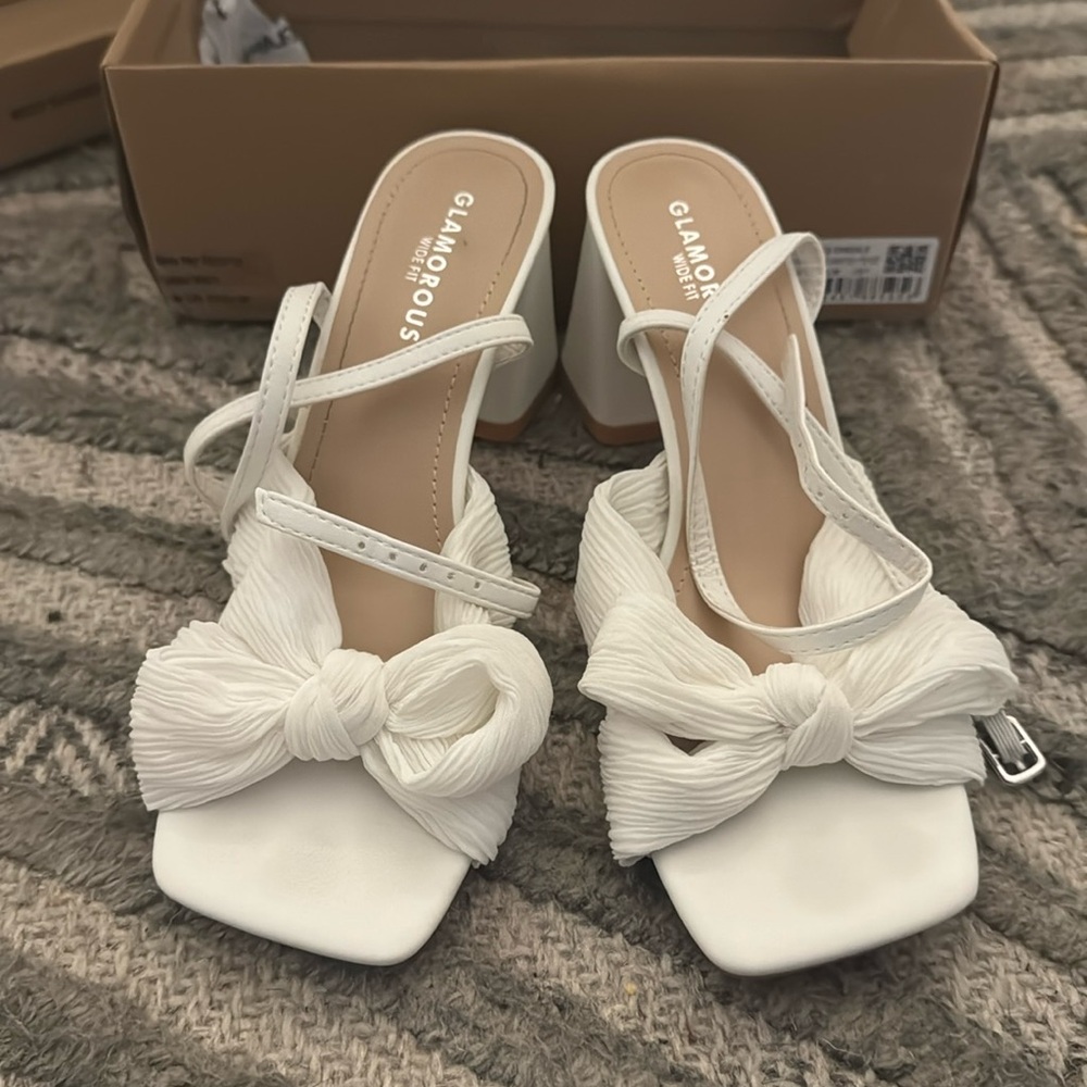 White bow heels